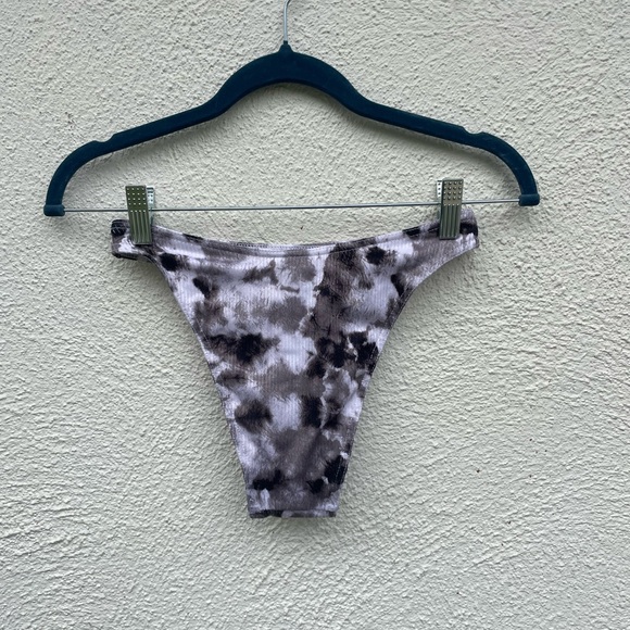 NWT Pretty Little Things High Leg Bikini - Picture 6 of 9